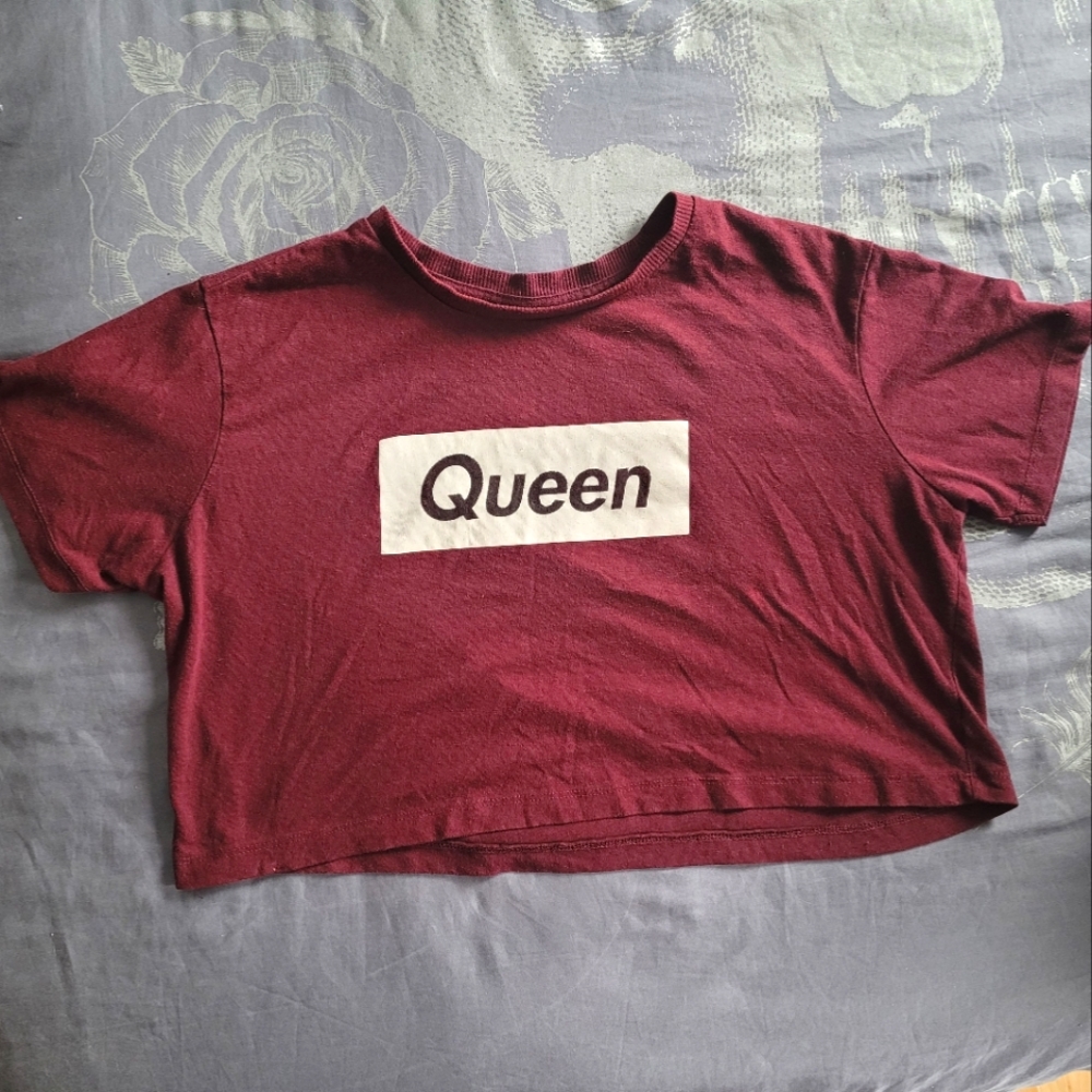 ⭐Queen Crop T⭐